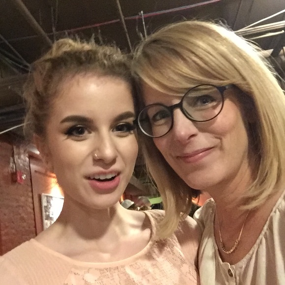 Meet your Posher, Dawn - Picture 3 of 5